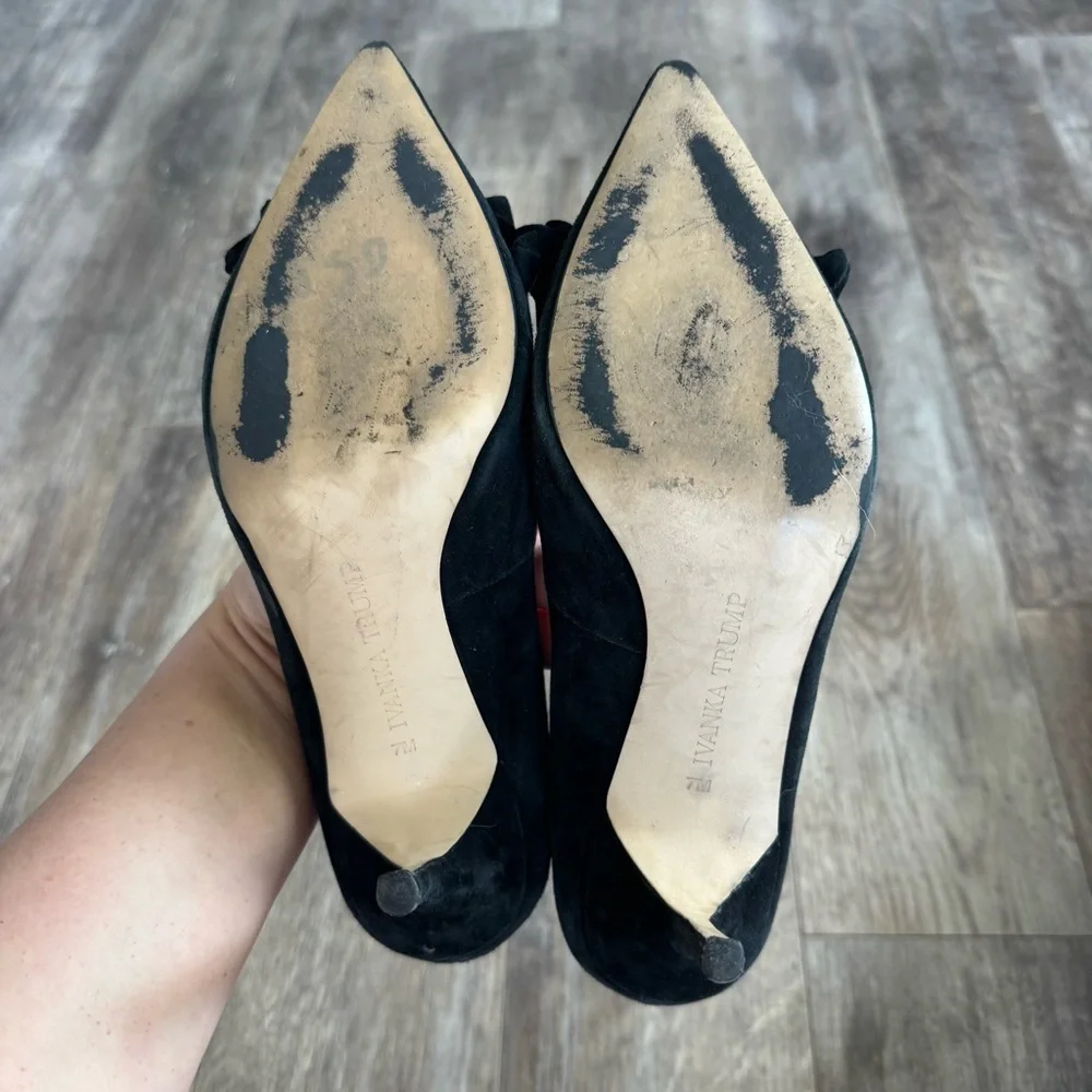 Ivanka Trump Suede Pointy Toe Bow Detail Elegant Black Pumps - Picture 3 of 7